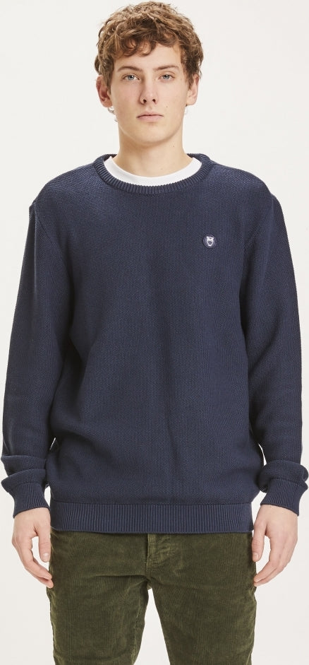 Pique badge knit o-neck