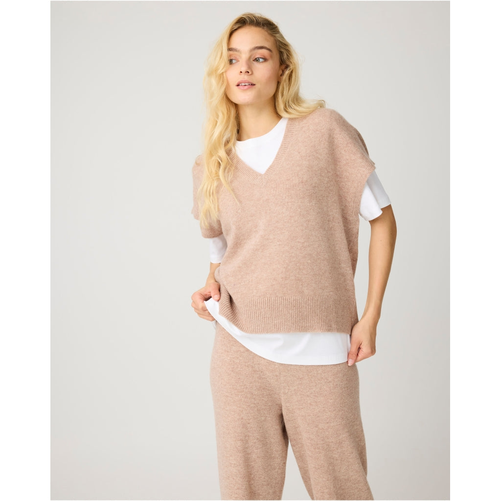 Lambswool knit vest