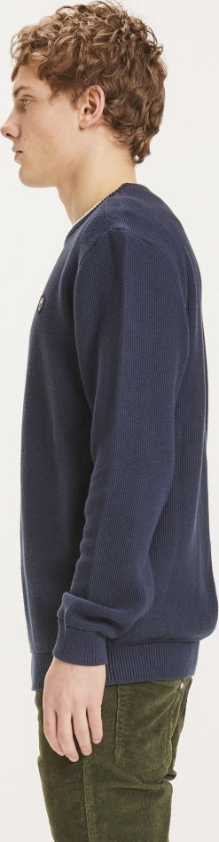 Pique badge knit o-neck