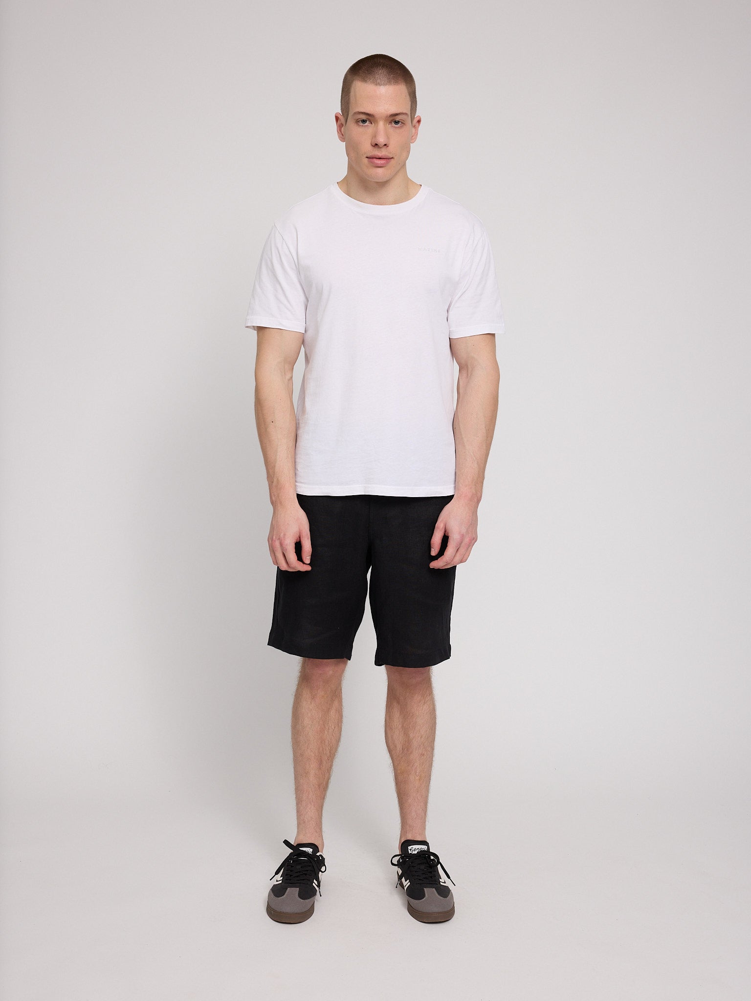 Regular Linen Shorts black