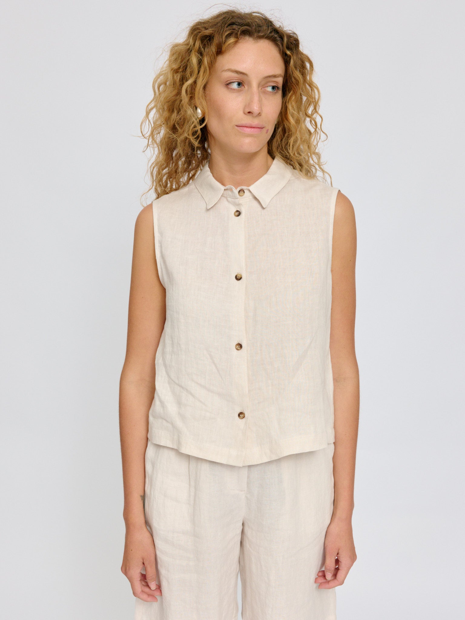 Sleeveless Linen Shirt