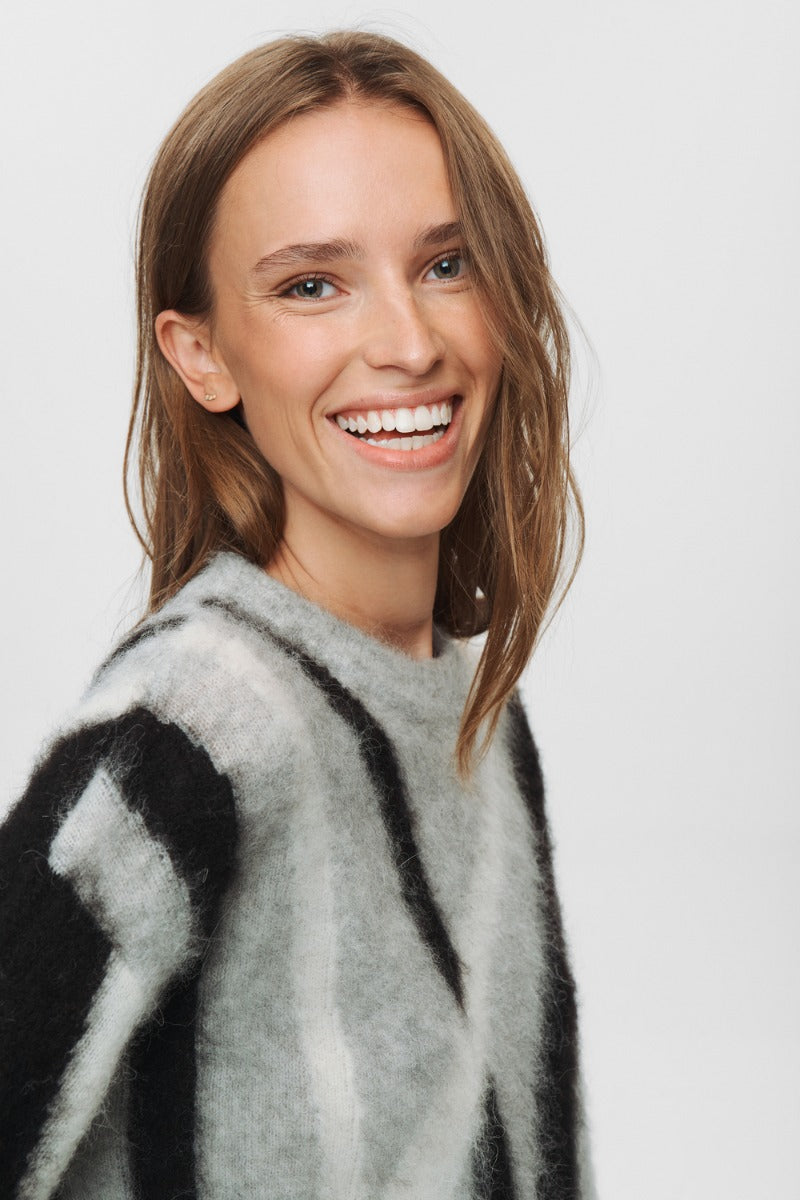 Nusuri Brushed Pattern Pullover