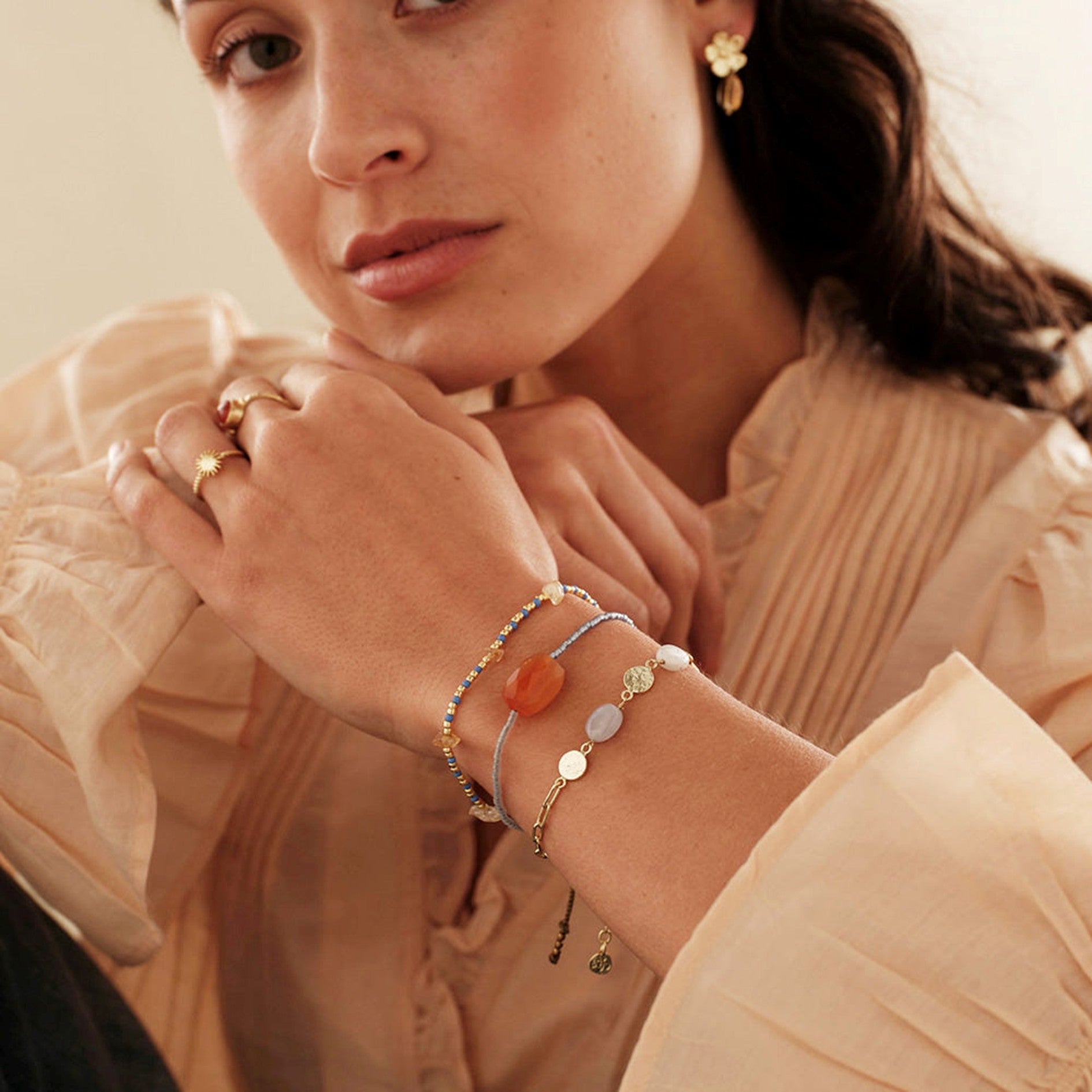 Aeshtetic Blaue Spitzenachat Mondstein Armband