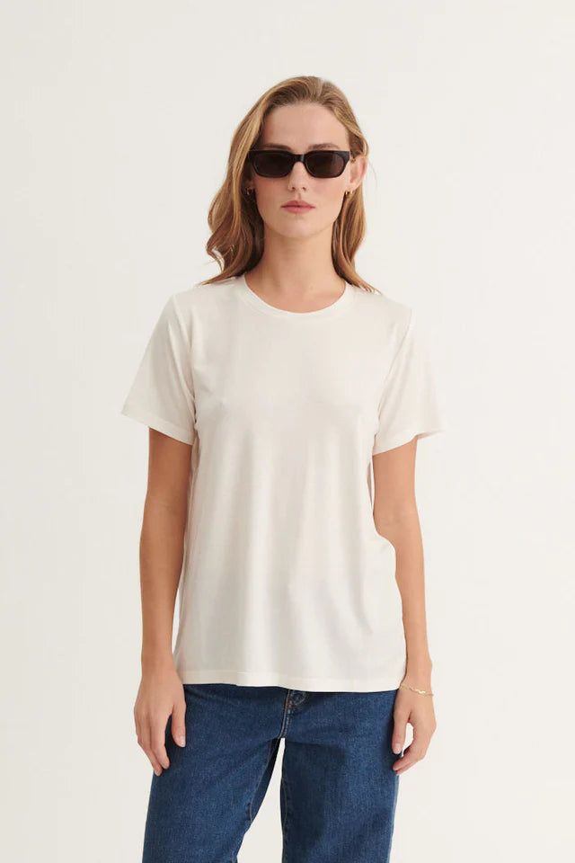 Jolanda Tee