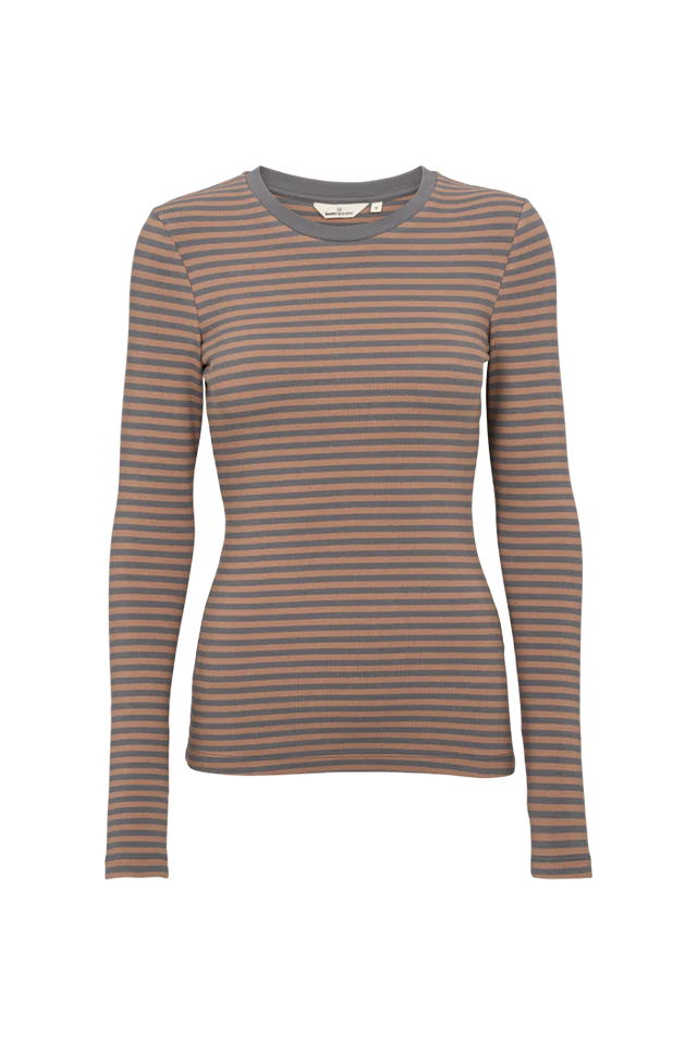 Ludmilla LS Tee