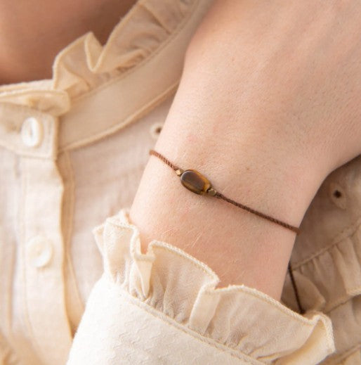 Edelsteinkarte Tigerauge goldfarbiges Armband