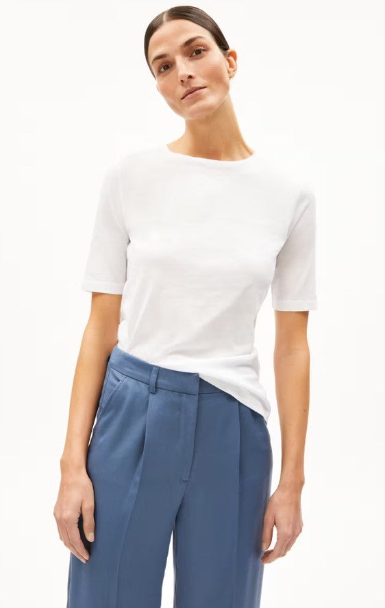 DonaajI Feaather Light