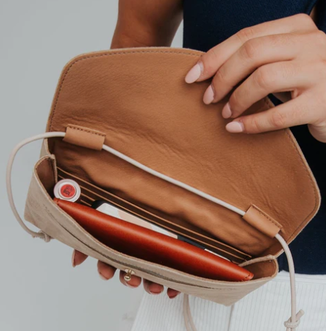 Cute Clutch metallic champagne