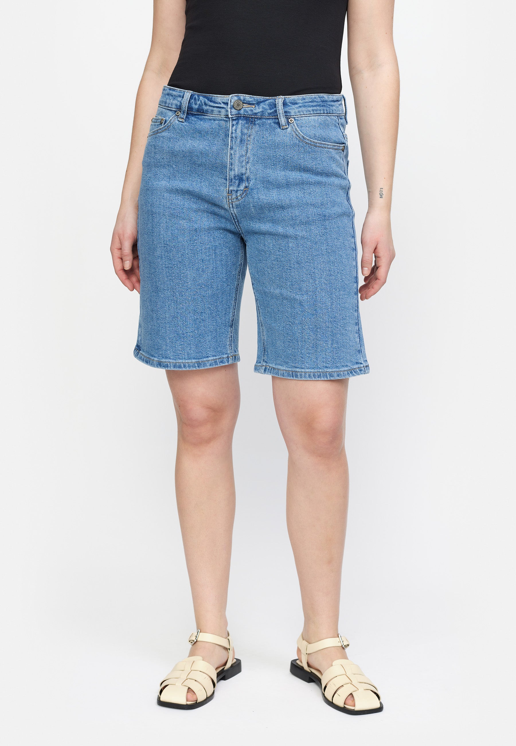 SREtta Shorts
